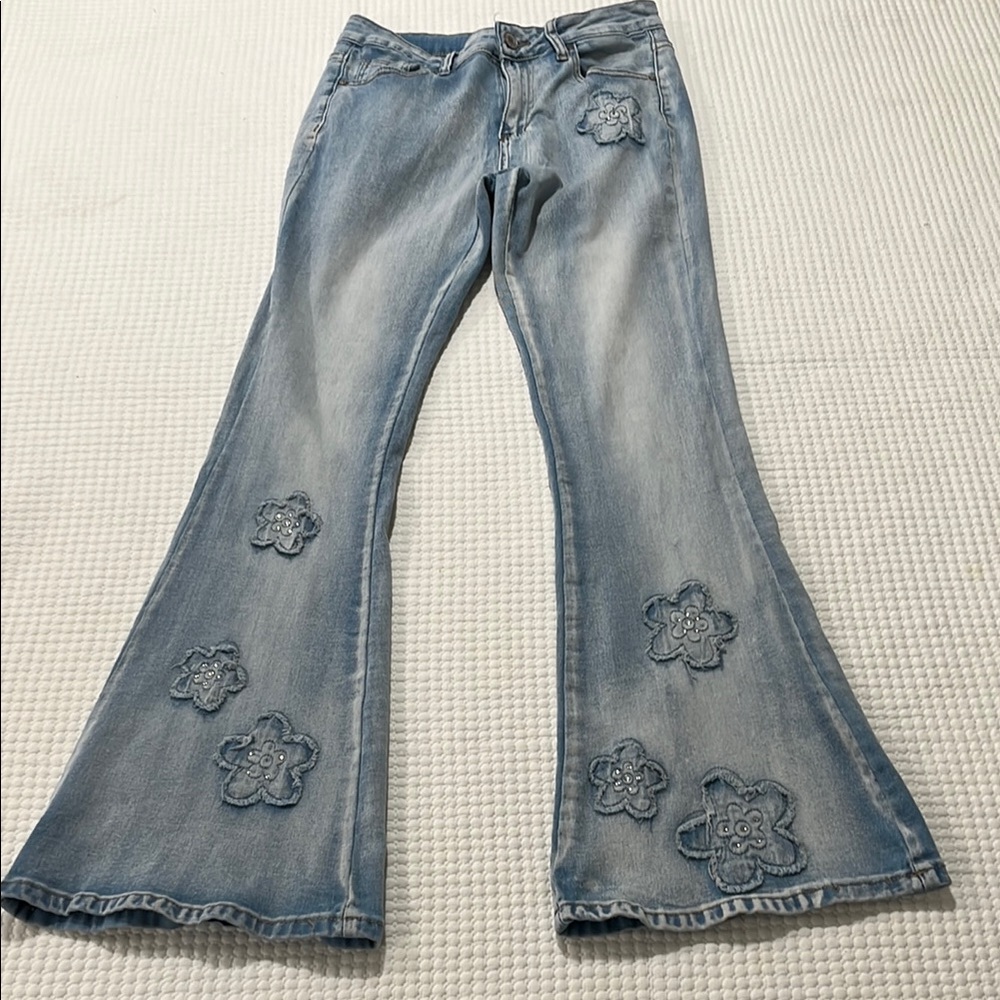 BAMBOO Blue Wide bell Leg women Jeans with Floral Cutouts sz 7 waist 26 in